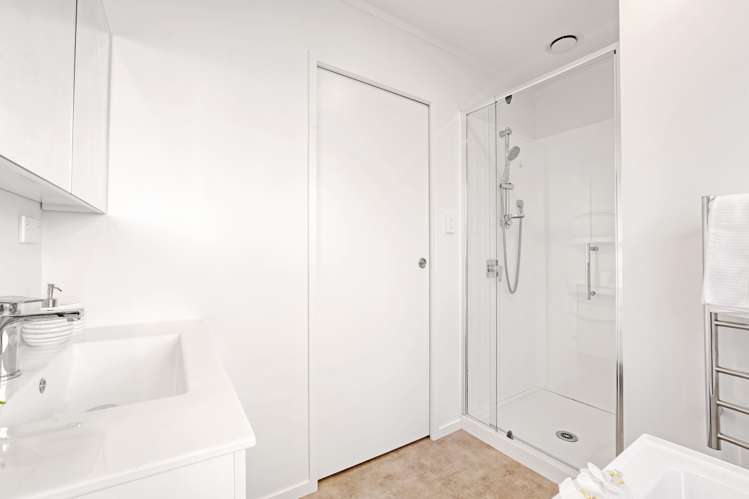 1/143 Edinburgh Street Pukekohe_13