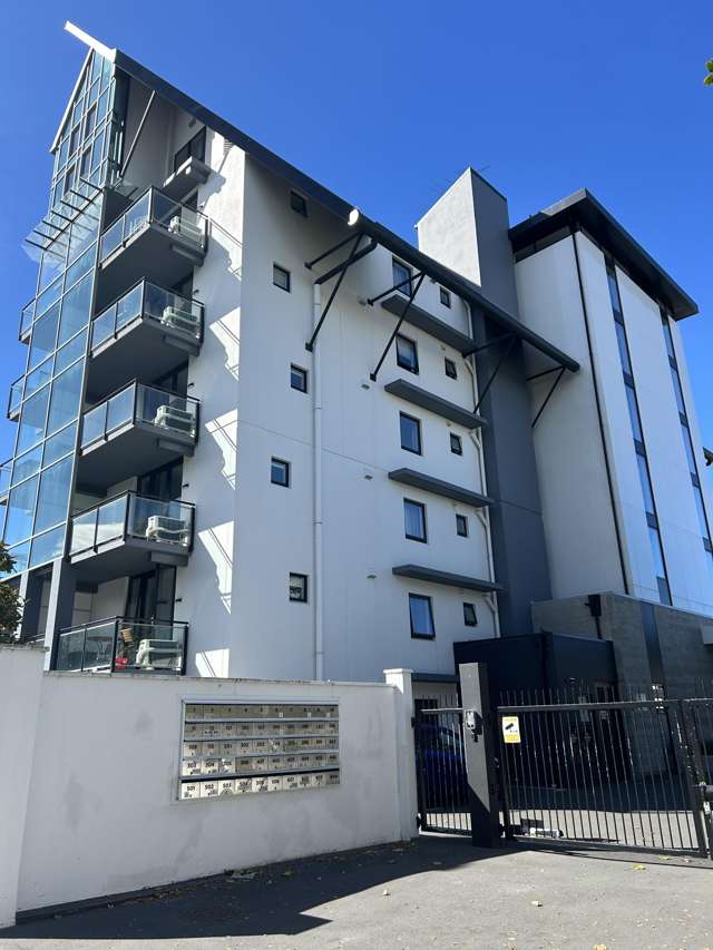 303/12 Latimer Square City Centre_1