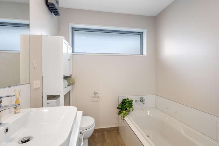 39 Zinnia Way Wigram_10
