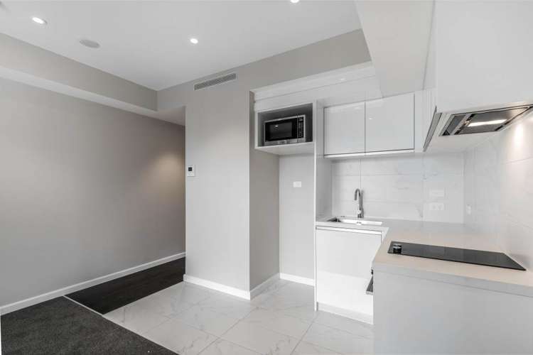 1105/47 Beach Road City Centre_6