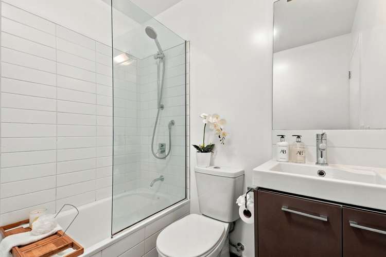 202A/525 East Coast Road Browns Bay_13