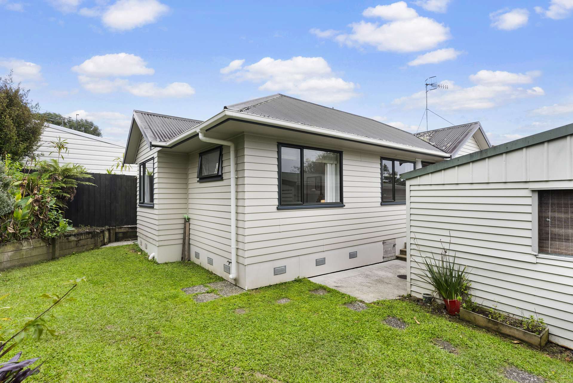 8A Coey Place Glen Eden_0