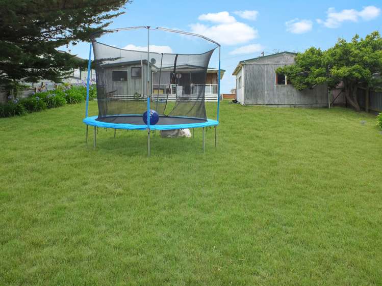 9 Hennessy Street East Foxton Beach_12