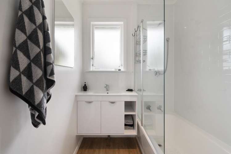 3 Somerset Crescent Highbury_12