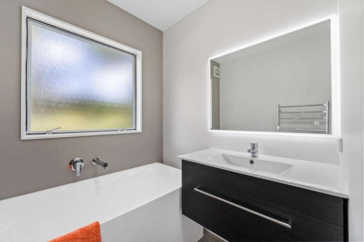 2/30 Lagoon Way West Harbour_8