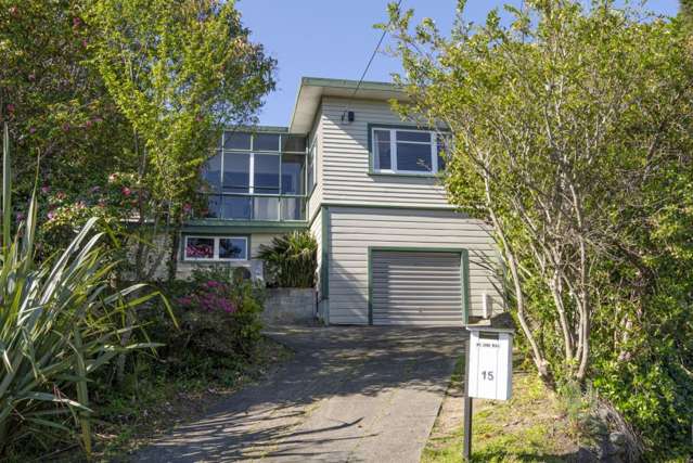 Family Friendly, Three Bedroom Home!