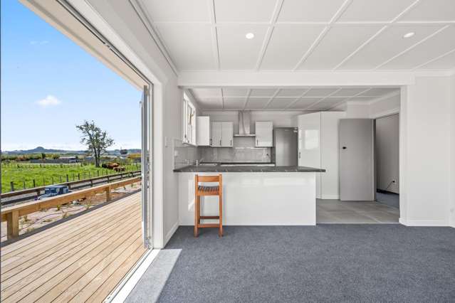 Rimu Floors, Sunlit Spaces, Your Private Retreat!