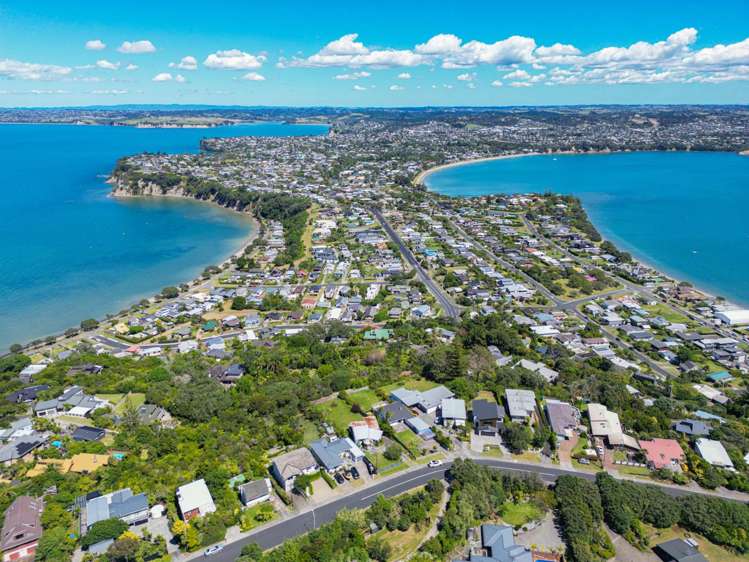 29 Roberts Road Matakatia_19