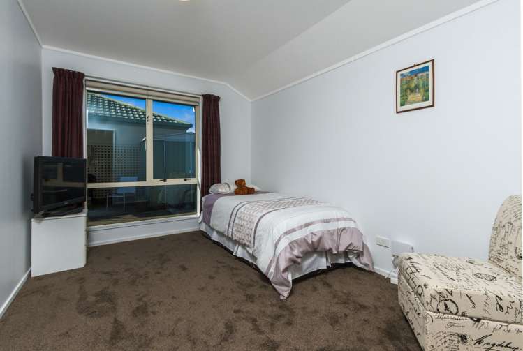 13 Vining Crescent Stoke_14