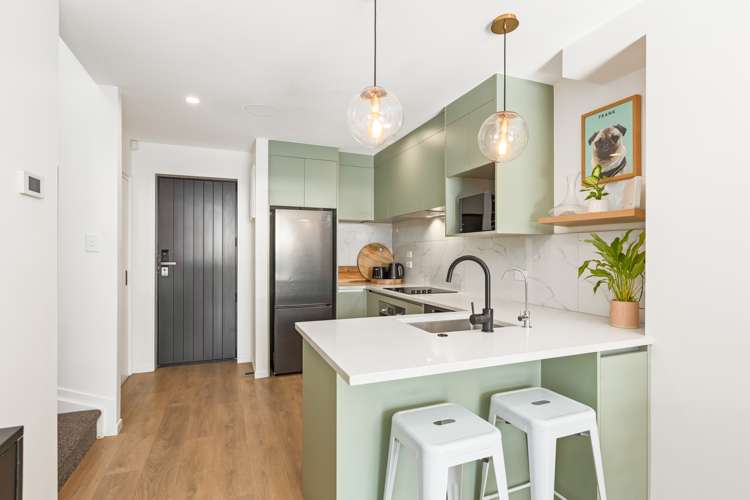 1/1a Royal View Road Te Atatu South_9