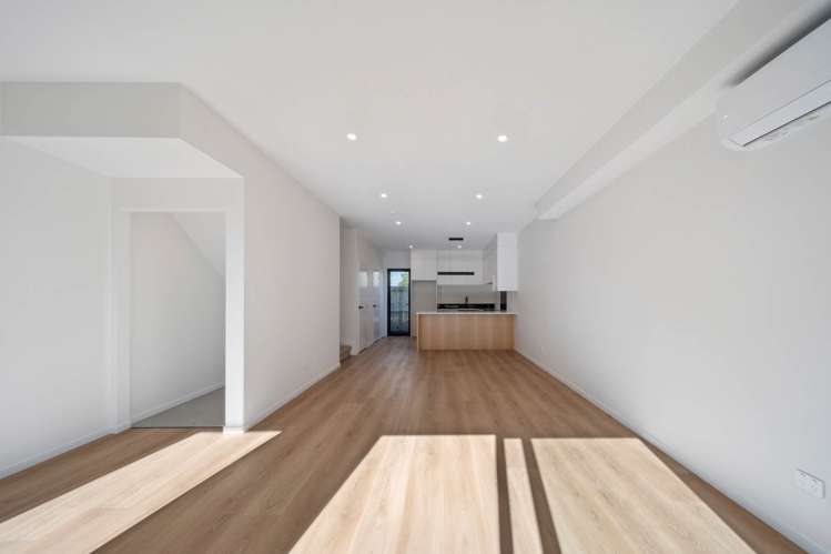 8/12 Clendon Place Manurewa_21