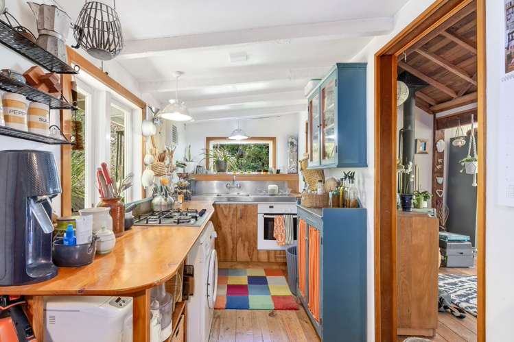 6 Airlie Street Glenduan_10