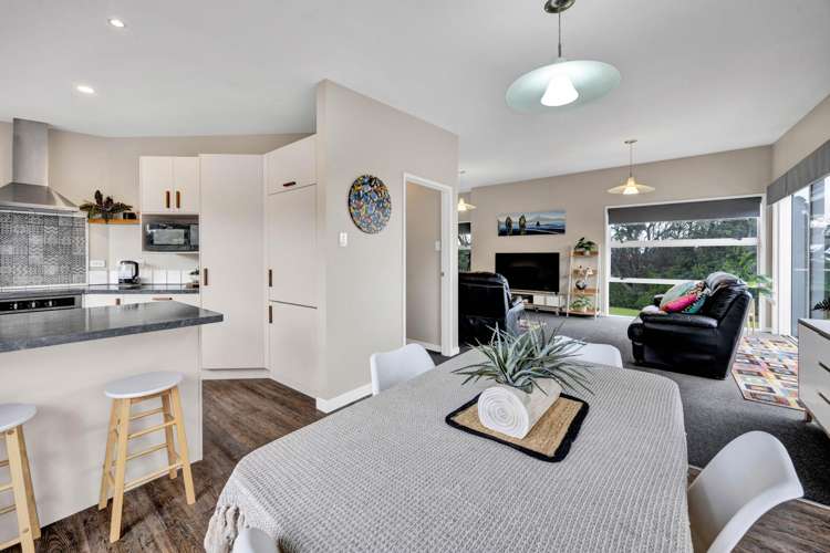 22 Halse Place Opunake_15