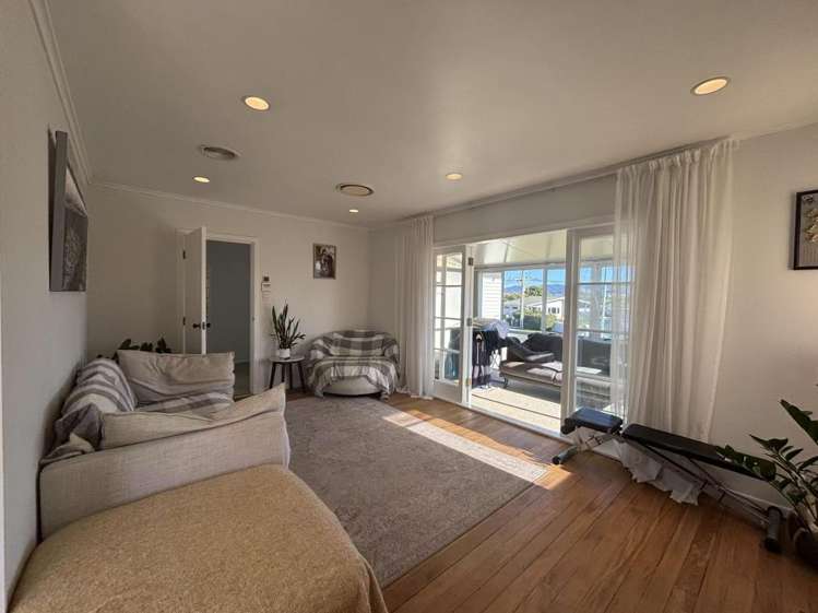 120 Vodanovich Road Te Atatu South_1
