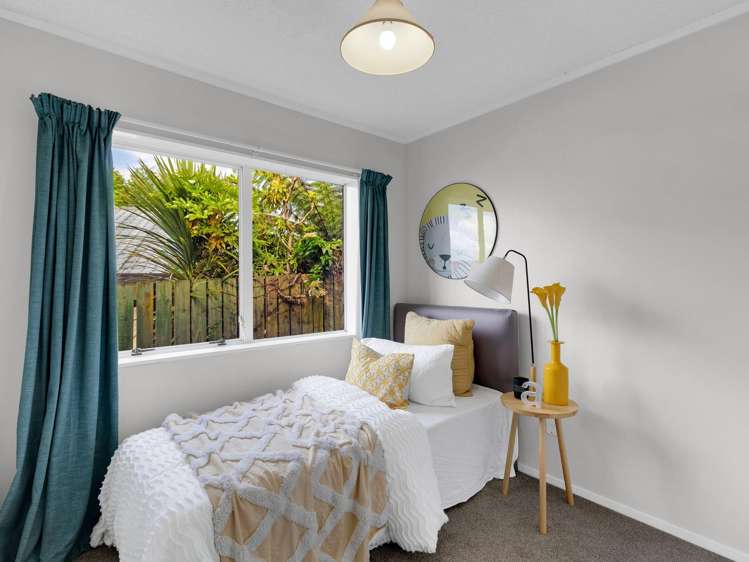 54 Lansdowne Crescent Glenview_14