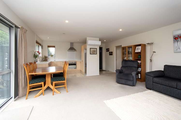 2/417A Bower Avenue_4