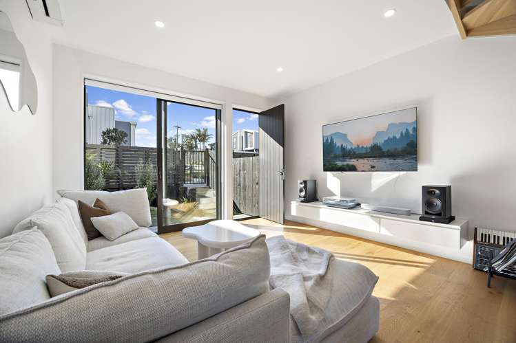 12/82 East Coast Road Milford_3