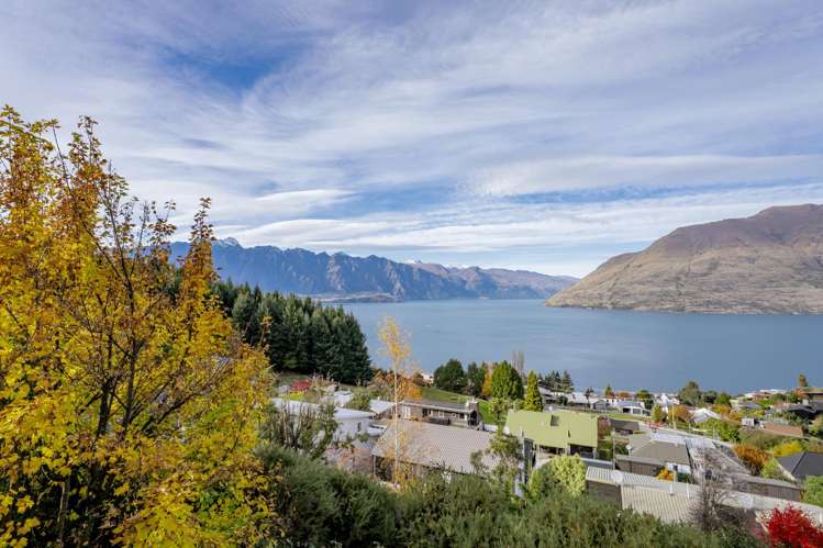 69 Wynyard Crescent Fernhill/Sunshine Bay_2