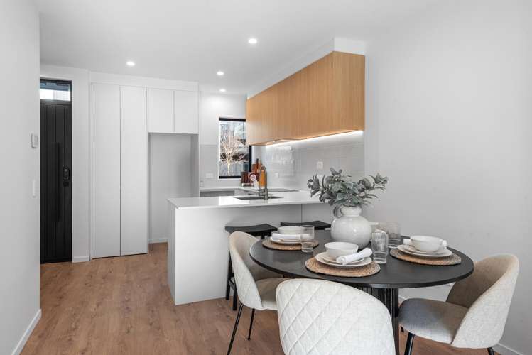 8/13 Donald Place Merivale_2