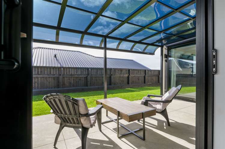 16 Inuwai Street Glenview_9