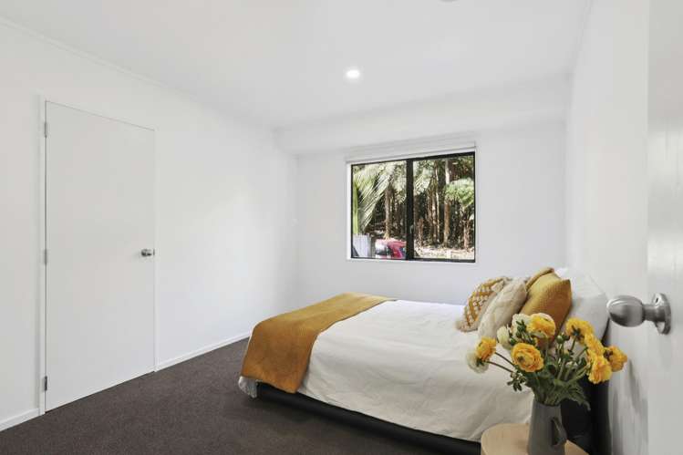 420 Scenic Drive Waiatarua_11