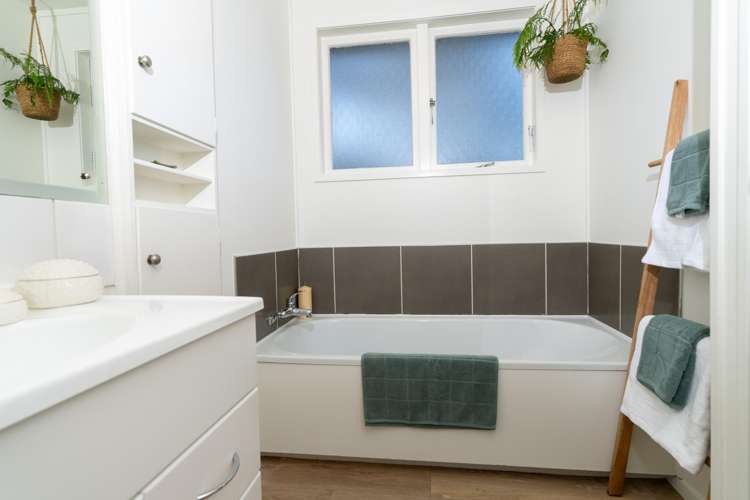 6 Manukau Road Raglan_13