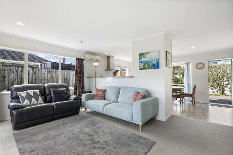 2/42 Rua Road Glen Eden_3