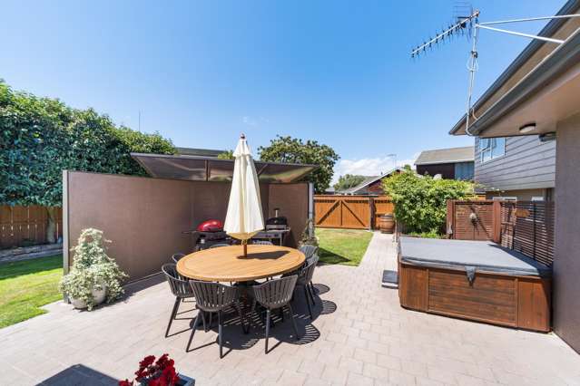 3 Beds + Large Office + Big Living!!