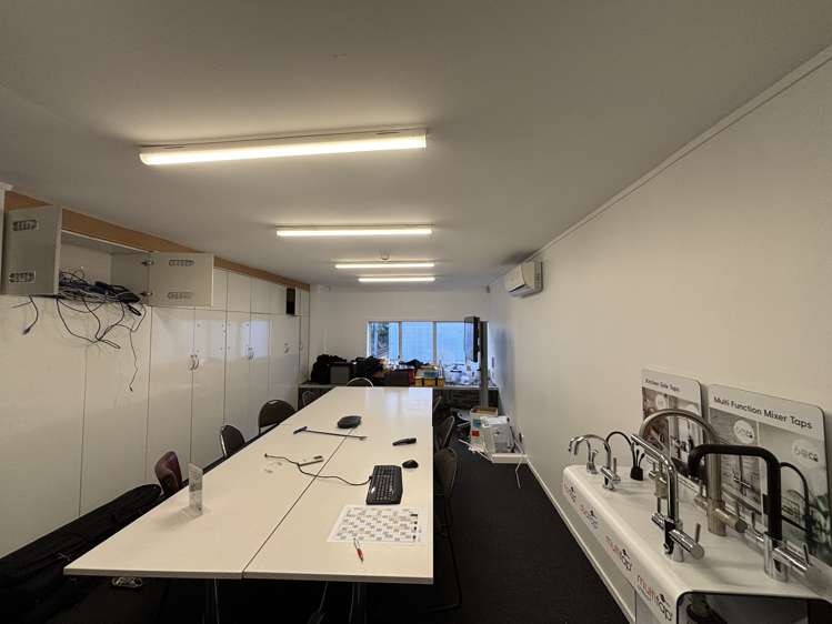 2/7 Glover Street Ngauranga_1