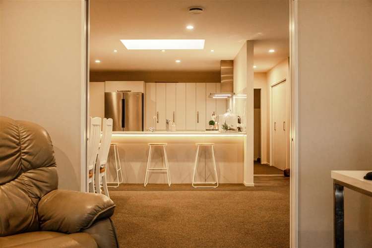 8 Higgins Place Paroa_10