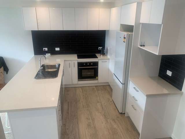 Chic 2BR Townhouse in Titahi Bay