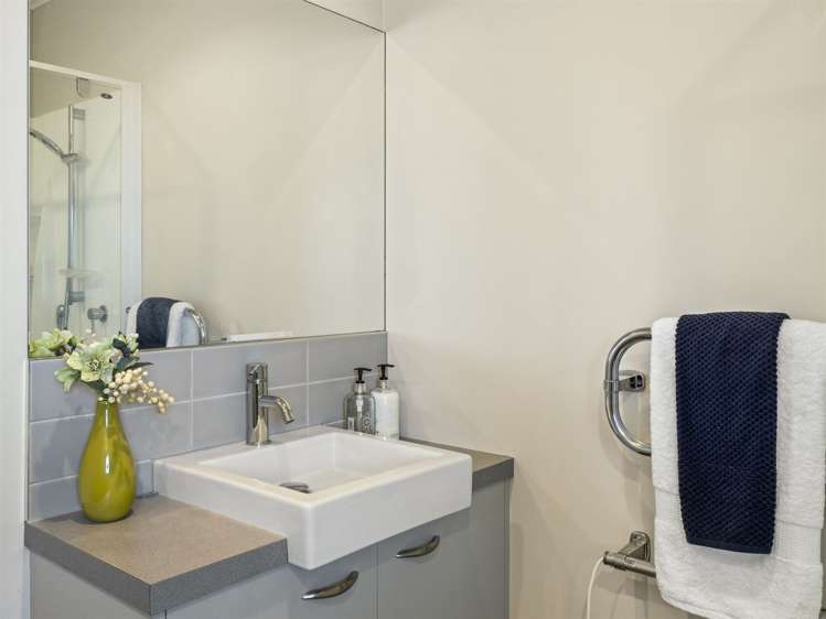 10 Robin Lane Browns Bay_22