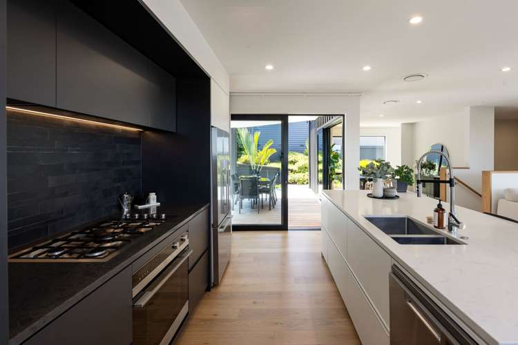 13 Evergreen Rise Grandview Heights_12