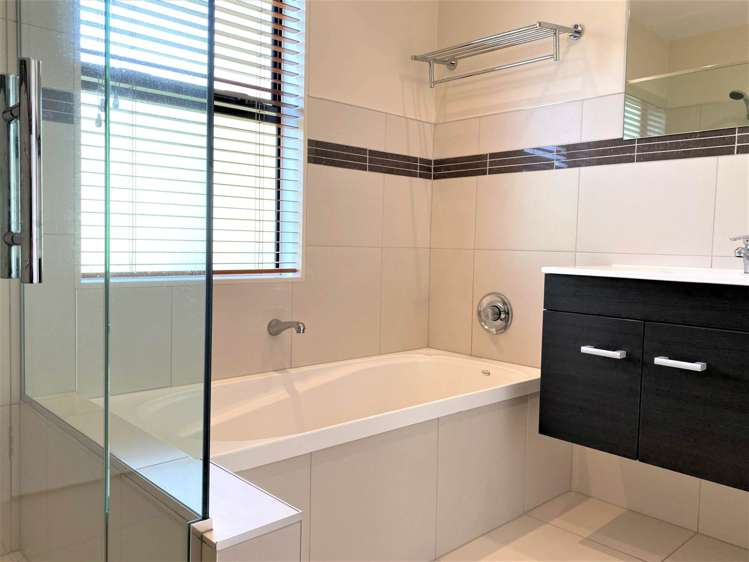 1/75 Beach Road Castor Bay_16