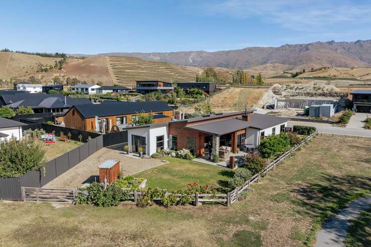 54 Stratford Drive, Mount Pisa_2