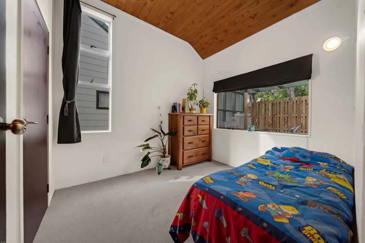 1/11 De Val Drive Titirangi_10