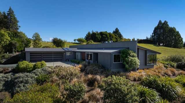 Architectural home on 4.81ha near Mapua