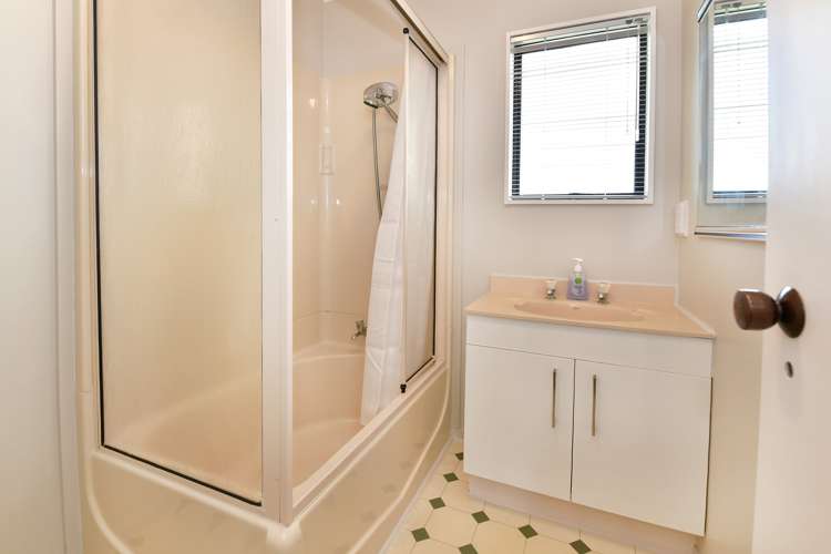 2/332 Whangaparaoa Road Stanmore Bay_11