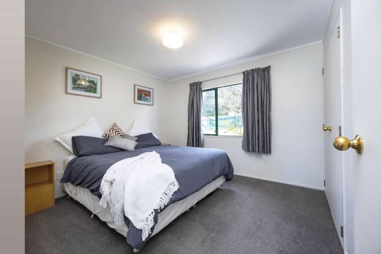 2/235 Glengarry Road Glen Eden_5