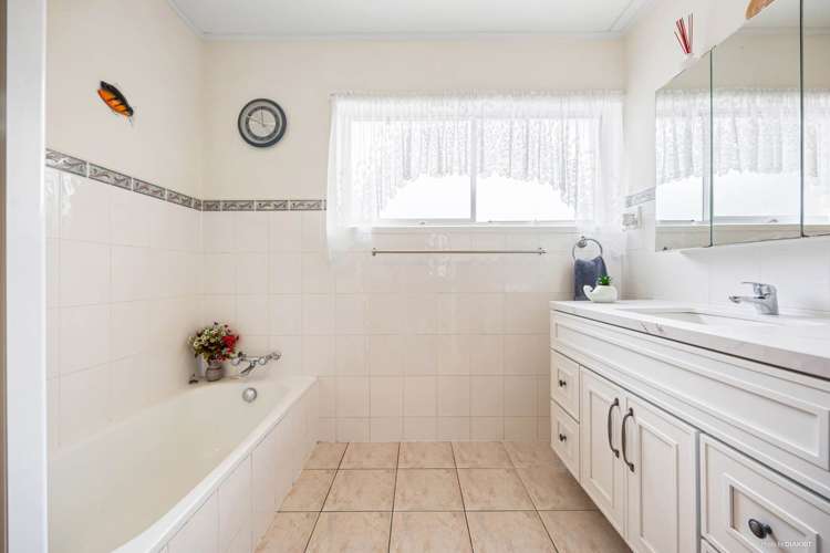 16 Kurnell Drive Botany Downs_16