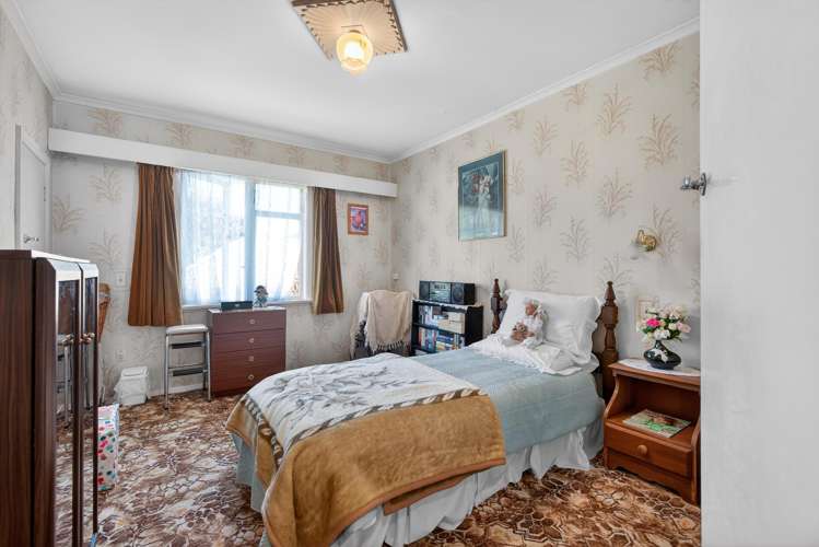 5 Burden Avenue Wainuiomata_11