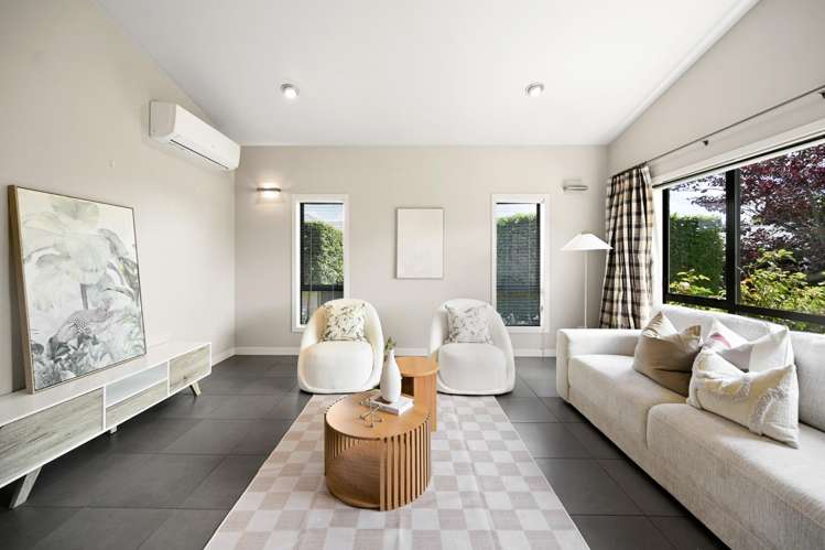 10 Farleigh Close Huntington_16