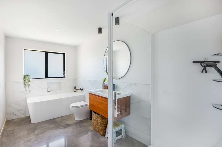 29 Honeyfield Drive Whalers Gate_19