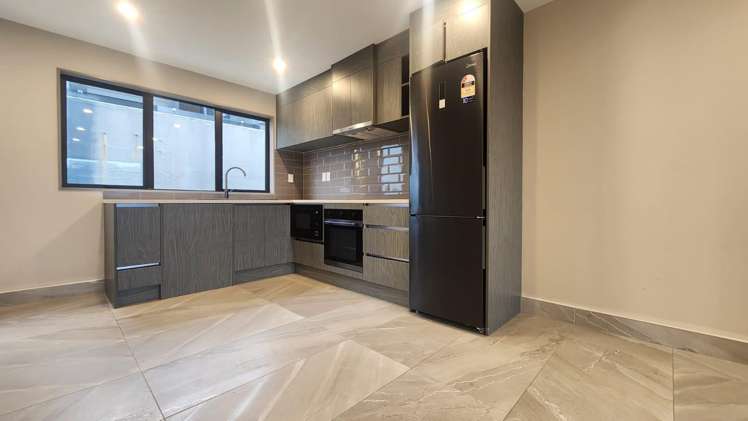 2/243 Mount Albert Road Wesley_3