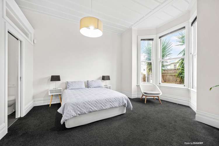 8 Russell Terrace Newtown_5