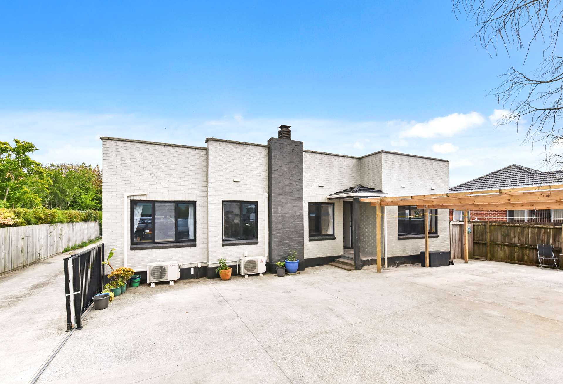 325 Massey Road Mangere East_0