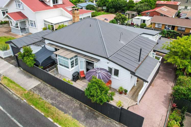 613 & 613B Rolleston Street Thames-coromandel_2