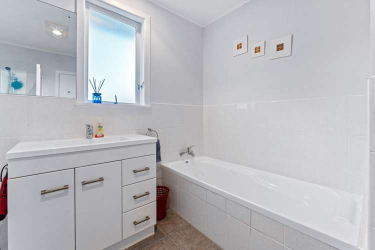 23 Hutchinsons Road Bucklands Beach_15