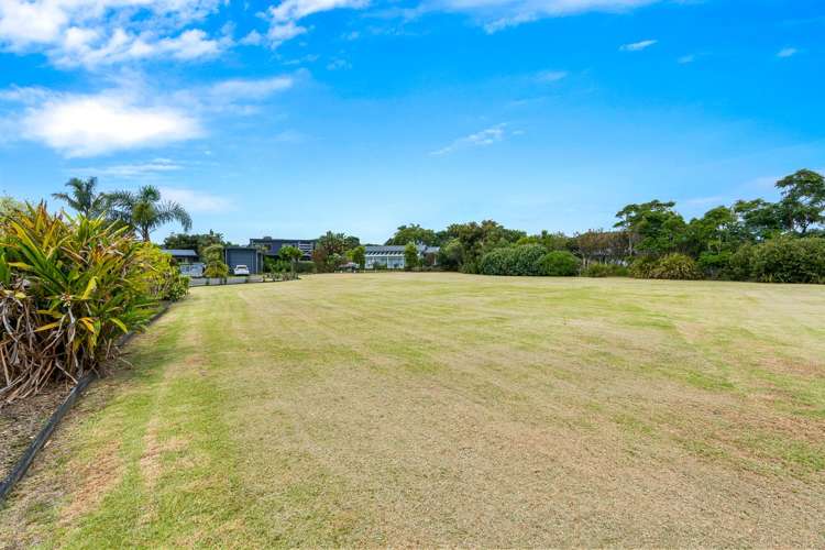 8 & 10 Edgewater Place Matapouri_10