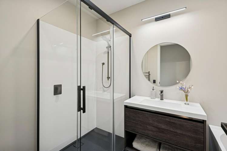 93 Magnum Drive Cromwell_18